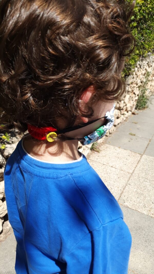 תופסן סרוג למסכה | עבודת יד | תופסן עם כפתורים