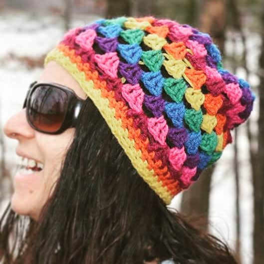 כובע סרוג במגוון דוגמאות