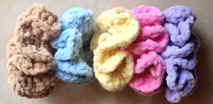 סקראנצ׳י גומיות לשיער | גומיות סרוגות סקראנצ׳י גומיות לשיער | גומיות סרוגות