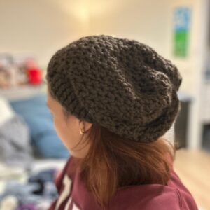 כובע סלאוצ’י סרוג בעבודת יד אביזרי אופנה handmade