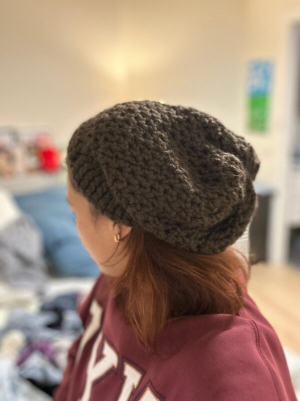 כובע סלאוצ’י סרוג בעבודת יד אביזרי אופנה handmade