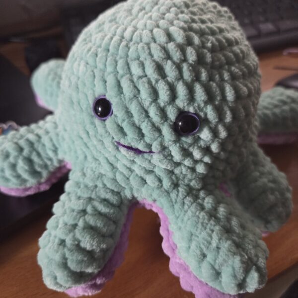 תמנון מתהפך סרוג בעבודת יד מחוט קטיפה רך